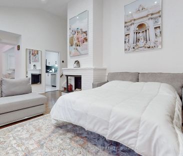 For Lease - 70 Bedford Park Avenue, Richmond Hill, Ontario - Photo 1