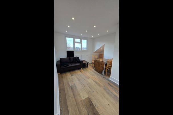 3 Bed Flat, Crouch End Hill, N8 - Photo 1