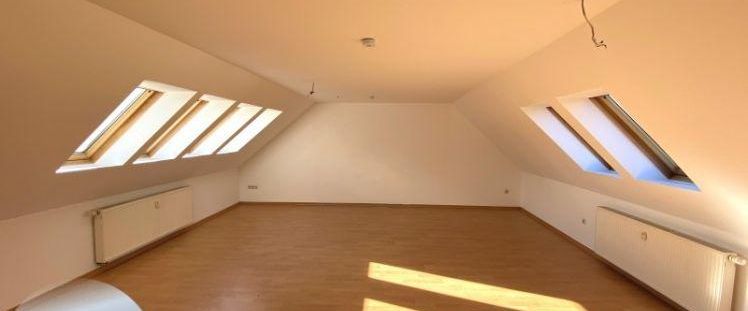 Stark! Helle Maisonette 4 Raum Wohnung! - Photo 1