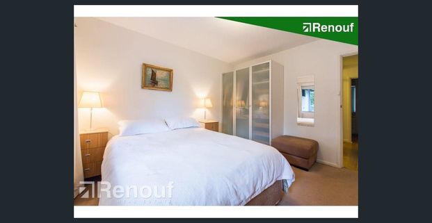 Light and bright ground floor apartment! - Photo 1