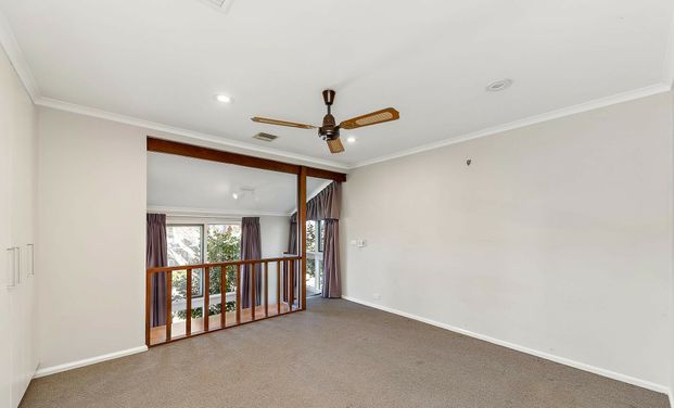 Warm, Welcoming & Wonderfully Located Family Home - Photo 1