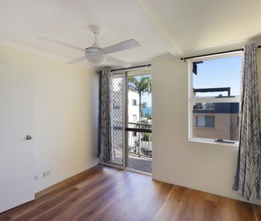 ENJOY SEA BREEZES AND OCEAN GLIMPSES - Photo 3