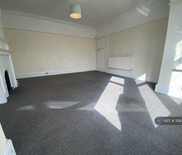 4 bedroom semi-detached house to rent - Photo 3