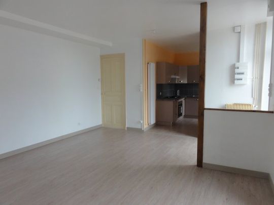 Location Appartement 4 pièces 88m² LE CREUSOT 71200 - Photo 1