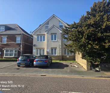 1 bedroom in a flat share to rent - Photo 3