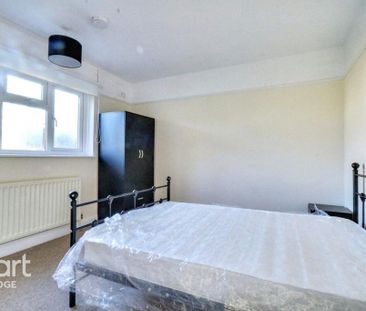 3 bedroom semi-detached bungalow to rent - Photo 3