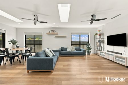 Fantastic 4 Bedroom Ensuite house in Googong - Photo 5