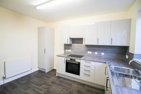 2 bedroom maisonette to rent - Photo 4