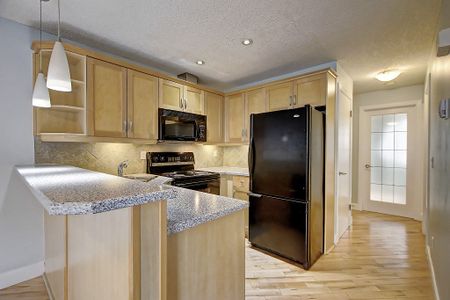 3 - 712 4 St NE, Calgary - Photo 3