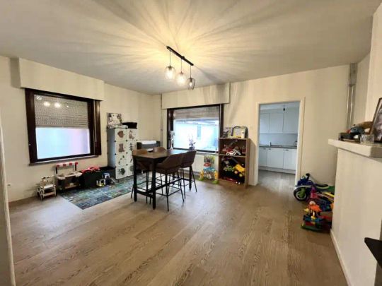 Vernieuwde woning met 2 slaapkamers - Photo 1