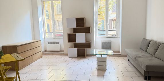 GRAND STUDIO MEUBLE DE 32.50 M² AU CENTRE VILLE - Photo 2