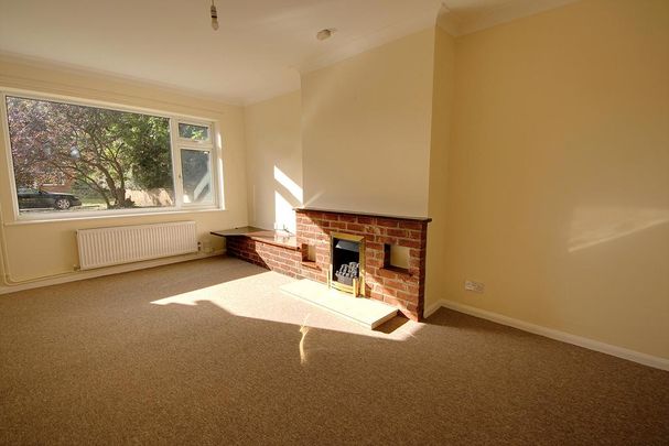 3 bedroom detached bungalow to rent - Photo 1