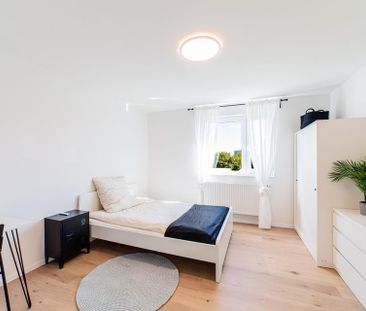 Helles, möbliertes WG Zimmer in einer 3er Frauen WG in zentraler La... - Photo 6