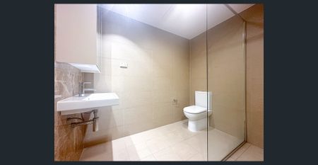 Spacious One-Bedroom Apartment with Stunning Water Views - Photo 5