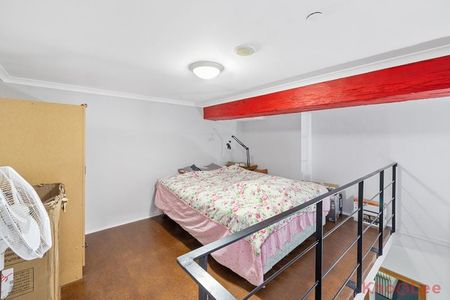 Modern Loft Apartment in the Heart of Broadway - Photo 2