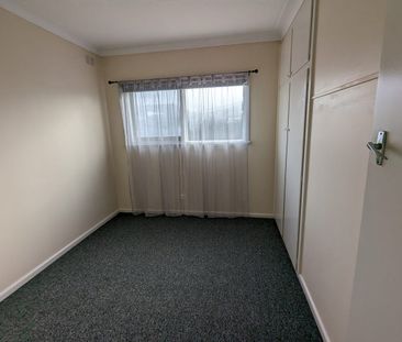 Centrally Located 3 Bedroom Unit - Photo 6