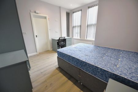 3 bedroom Flat in Flat 2, Leeds - Photo 3