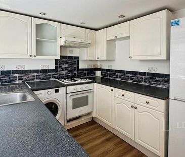 4 bedroom terraced house to rent - Photo 5