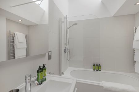 A beautiful apartment in one of London’s most coveted addresses - Photo 2