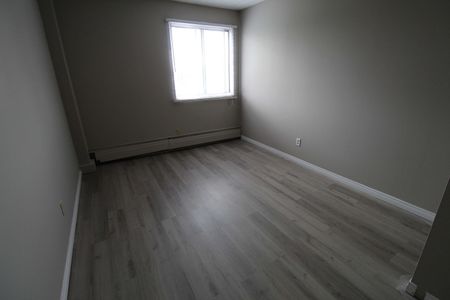 205 Heritage Drive SE, Calgary - Photo 3