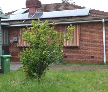 Family Home In Central West Heidelberg Location (Includes Solar Ele... - Photo 4