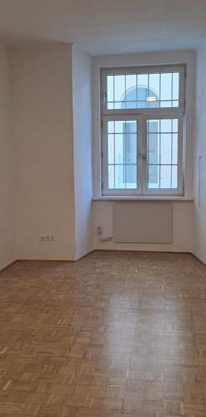 Renovierte, ruhig in den Innenhof gelegene Einraumwohnung in einem denkmalgeschützten Haus ,ideal für Single oder Pendler! - Foto 1