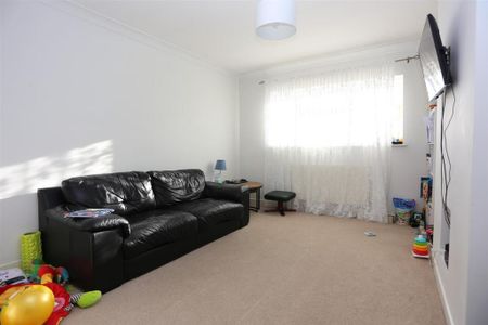 2 bedroom maisonette to rent - Photo 2