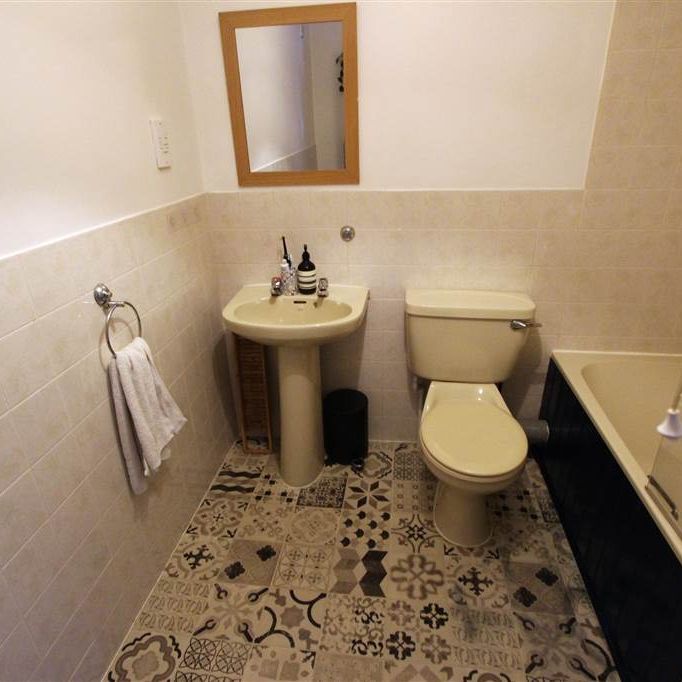 15 Lockside Court, Belfast, Stranmillis, BT9 5GQ - Photo 1