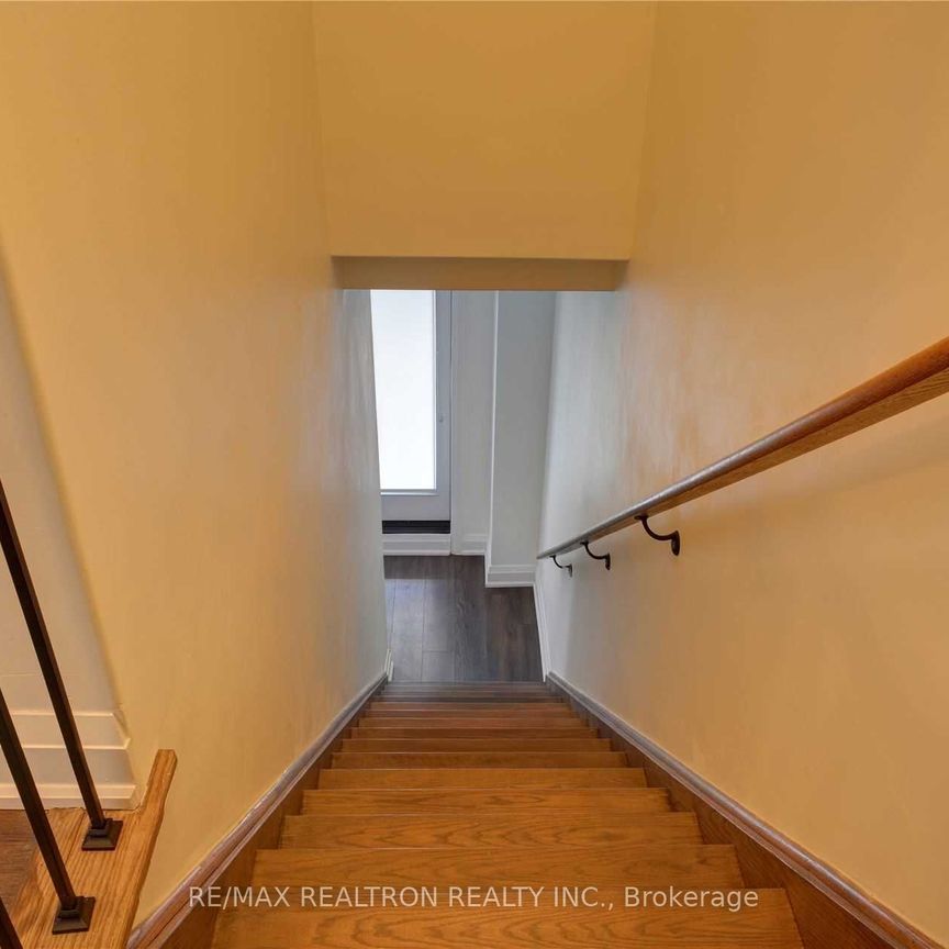 Townhouse For Lease | S8116212 - Photo 1