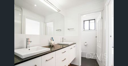 Fully Renovated Family Home with Multiple Living Areas, Huge Entertaining Space & Energy-Saving Solar! - Photo 5