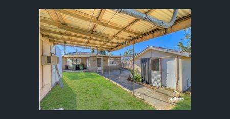 Available for lease - a spacious family home on a large allotment, combining liveability now with excellent future potential. - Photo 5