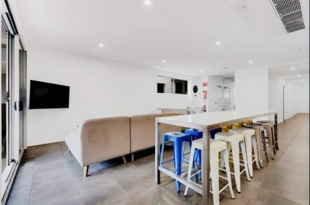 1 bed 1 bath-R101 - Photo 2