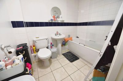 2 bedroom Flat in Calverley Ln, Leeds - Photo 4