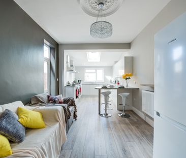 Lyndhurst Road Room 1 - Photo 2