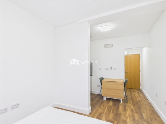 Church Road, NW4 4DU, London - Photo 1