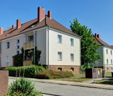 3-Raum-Wohnung mit Balkon bei Beesen – jetzt schnell sein! - Foto 1