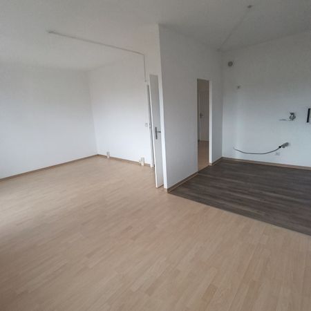 Frisch Renovierte 3-Raum-Wohnung mit Badewanne und Balkon - Photo 4