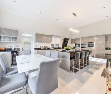 8 bedroom house to rent - Photo 1