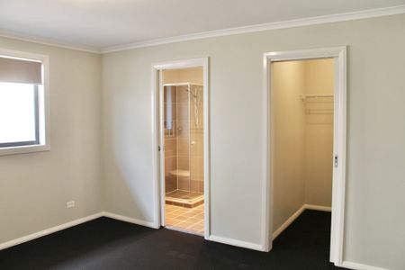 41 Adeline Crescent, Fletcher - Photo 4