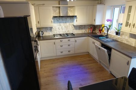 3 bedroom House To Let Total Size: 991 SQ FT - Photo 5