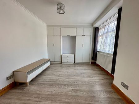 3 Bed Semi-Detached House, Ringwood Avenue, CR0 - Photo 4