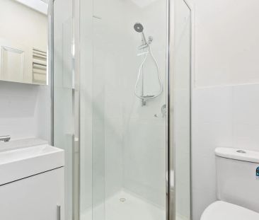 Prime Richmond Living – Hidden Gem in a Coveted Street! - Photo 5