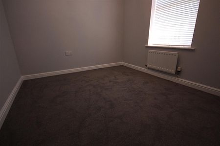 3 bedroom Terraced House to let - Photo 2