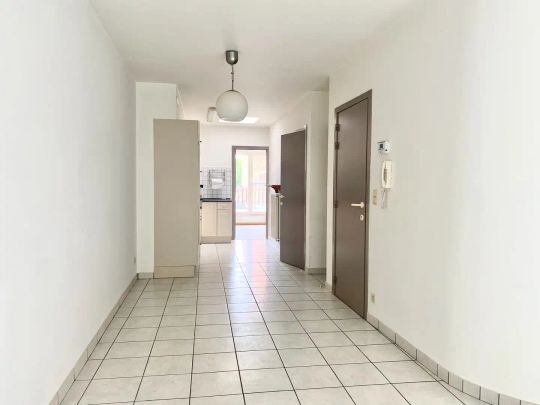 Ruim 1-slaapkamerappartement met terras. - Photo 1