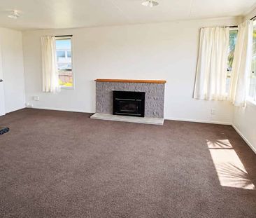 Newly renovated home! - Photo 2