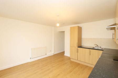1 bedroom Apartment to rent - Photo 3