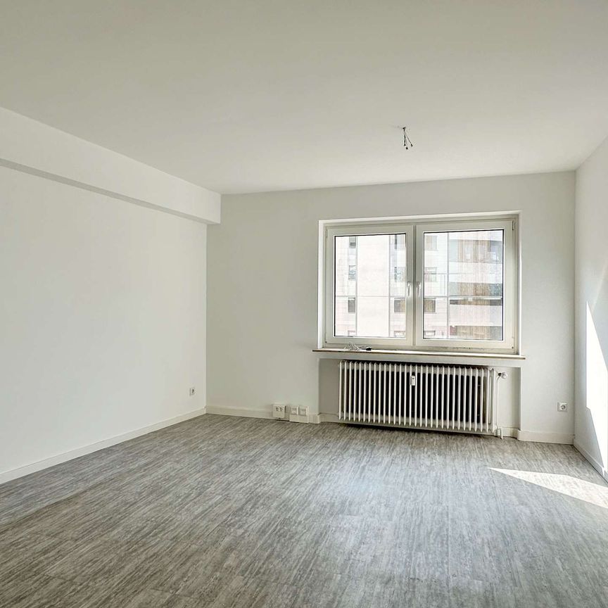 WUPPERTAL-ZENTRUM: HELLE & GROßZÜGIGE 3-ZIMMERWOHNUNG IN ELBERFELD-MITTE +AUFZUG +KÜCHE +NEUES BAD - Photo 1