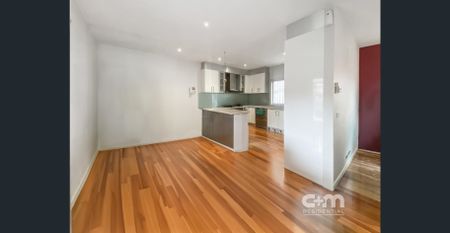 WELL PRESENTED HOME! - Photo 2