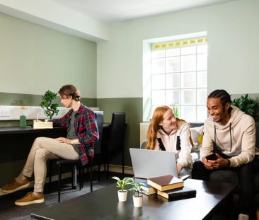 Standard Double Non Ensuite: Two Bed Flat - Photo 1