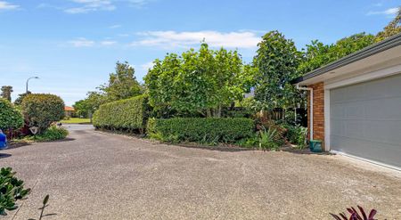 Spacious single level living! - Photo 3